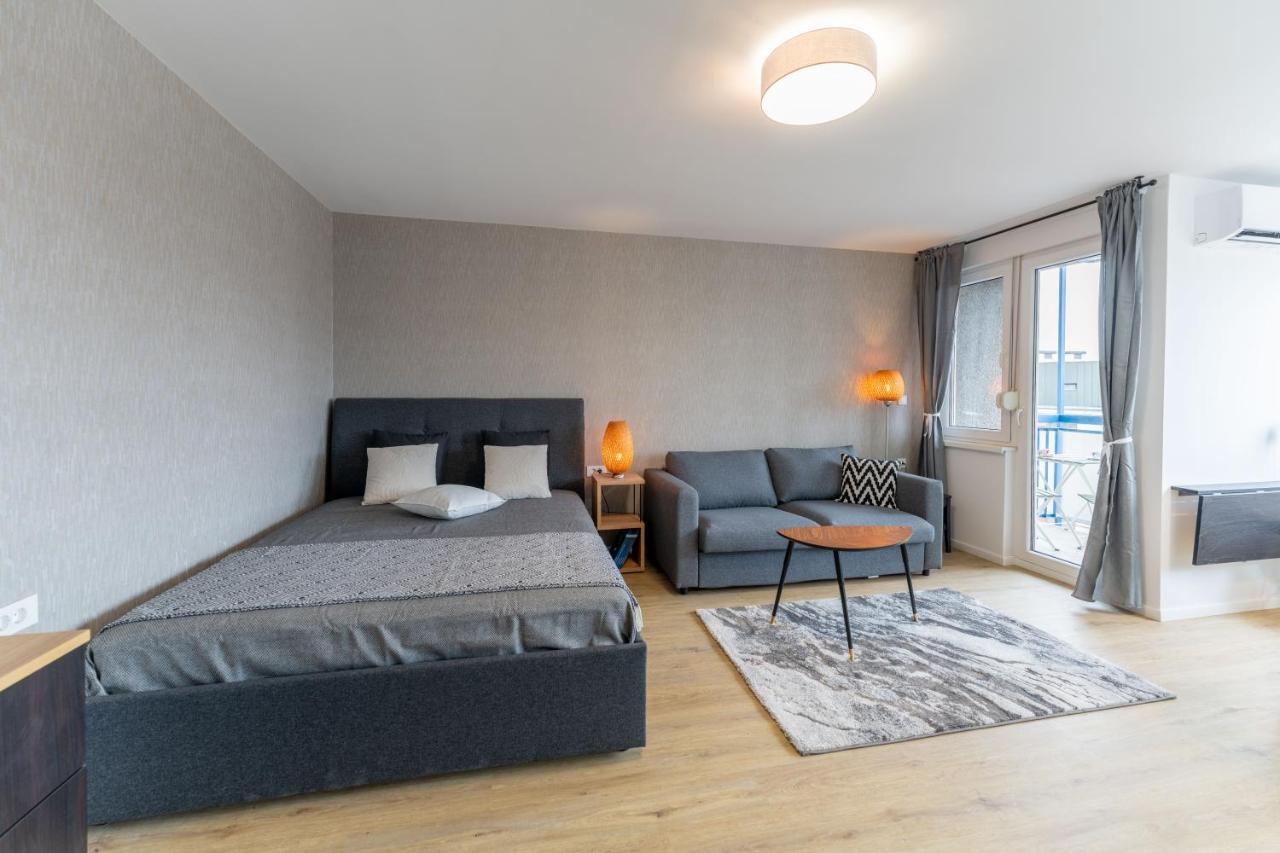 Elegant Tour As Studio Gilly With Open Views And A Balcony In The Center Ljubljana Buitenkant foto