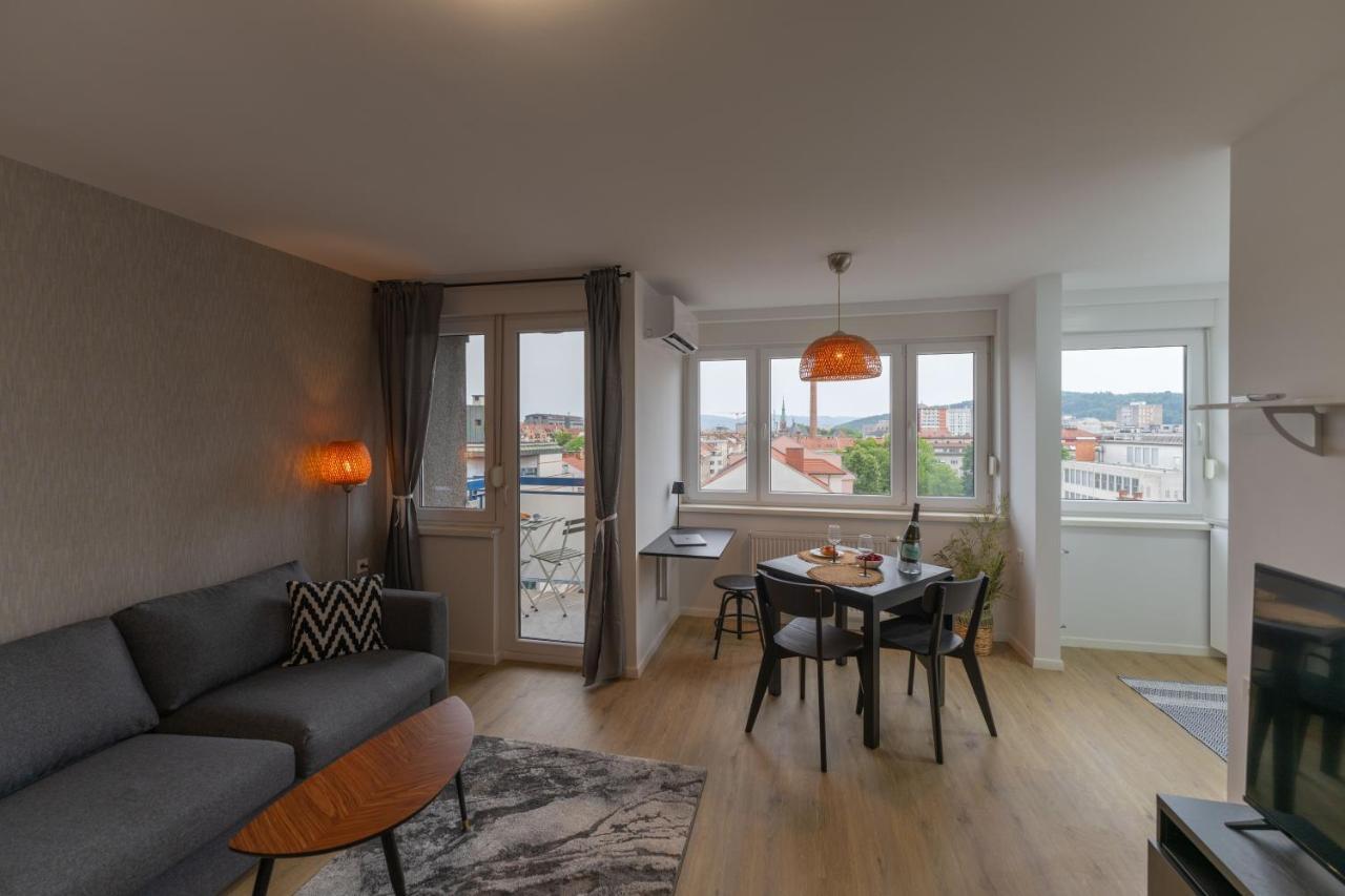 Elegant Tour As Studio Gilly With Open Views And A Balcony In The Center Ljubljana Buitenkant foto