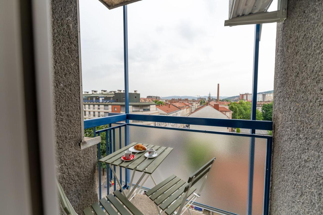 Elegant Tour As Studio Gilly With Open Views And A Balcony In The Center Ljubljana Buitenkant foto
